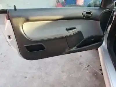 Veículo de Sucata peugeot 206 cc nfutu5jp4 do ano 2000 alimentado 