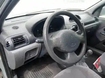Scrapping Vehicle renault clio ii fase i (b/cbo) e7j780 of the year 1998 powered 