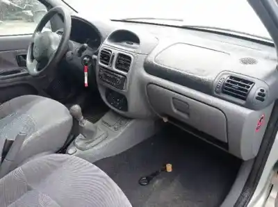 Scrapping Vehicle renault clio ii fase i (b/cbo) e7j780 of the year 1998 powered 