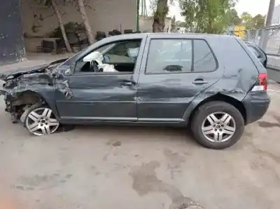 Veículo de Sucata volkswagen golf iv berlina (1j1) aus/azd do ano 2000 alimentado 