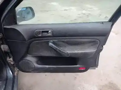 Veículo de Sucata volkswagen golf iv berlina (1j1) aus/azd do ano 2000 alimentado 