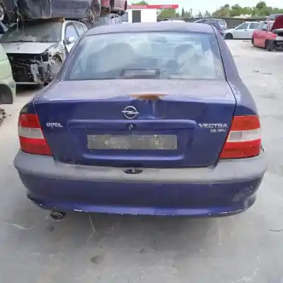 Veicolo di demolizione opel vectra b berlina x18xe dell'anno 1995 alimentato 