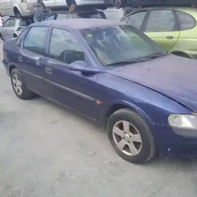 Veicolo di demolizione opel vectra b berlina x18xe dell'anno 1995 alimentato 