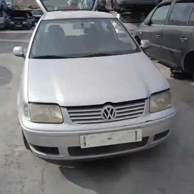 Veicolo di demolizione VOLKSWAGEN POLO BERLINA (6N2) AMF dell'anno 1999 alimentato 