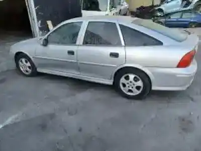 Vehicul casat opel vectra b berlina x18xe1 al anului 1995 alimentat 