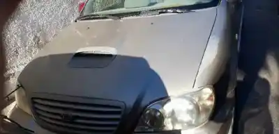 Veículo de Sucata kia carnival ii j3 do ano 2001 alimentado 