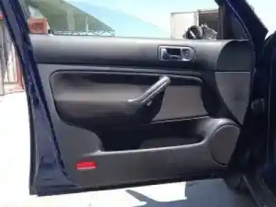 Veículo de Sucata volkswagen golf iv berlina (1j1) aqy do ano 1999 alimentado 