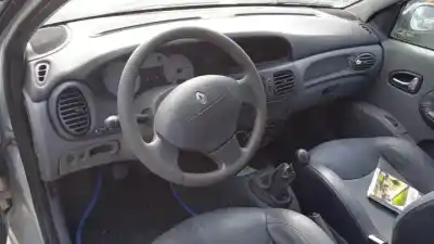 Scrapping Vehicle renault megane i fase 2 coupe (da...) k4m700 of the year 2000 powered 