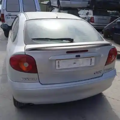 Scrapping Vehicle renault megane i fase 2 coupe (da...) k4m700 of the year 2000 powered 