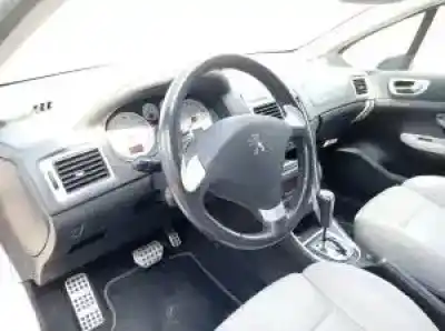 Vehicul casat peugeot 307 cc (s1) rfn al anului 2003 alimentat 