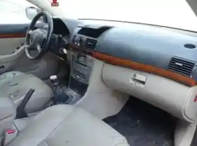 Veicolo di demolizione toyota avensis berlina (t25) 2ad dell'anno 2005 alimentato 