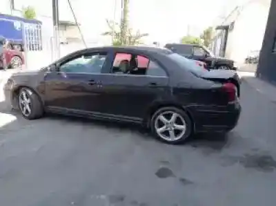 Veicolo di demolizione toyota avensis berlina (t25) 2ad dell'anno 2005 alimentato 