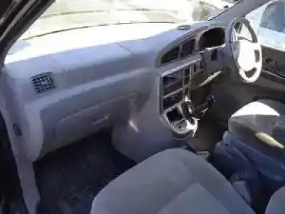 Veículo de Sucata kia carnival ii j3 do ano 2001 alimentado 