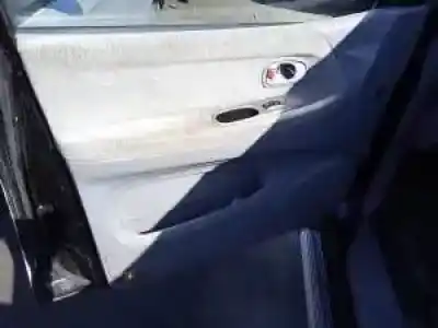 Veículo de Sucata kia carnival ii j3 do ano 2001 alimentado 