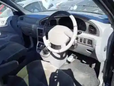 Veículo de Sucata kia carnival ii j3 do ano 2001 alimentado 