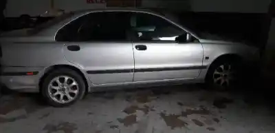 Vehicul casat volvo s40 berlina d4192t2 al anului 1999 alimentat 