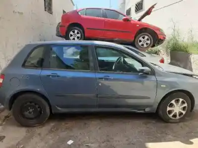 Sloopvoertuig fiat stilo (192) g/ 182b6000 van het jaar 2001 aangedreven 