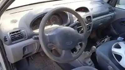 Здавання транспортного засобу renault clio ii fase i (b/cbo) d7f720 року 1998 потужний 