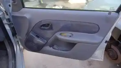 Здавання транспортного засобу renault clio ii fase i (b/cbo) d7f720 року 1998 потужний 