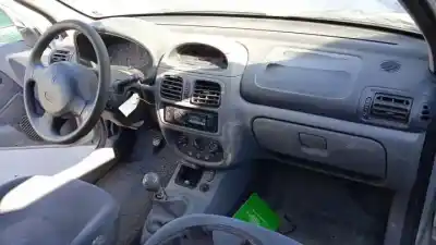 Здавання транспортного засобу renault clio ii fase i (b/cbo) d7f720 року 1998 потужний 