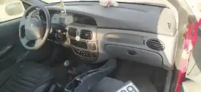 Veículo de Sucata renault megane i fase 2 cabriolet (ea..) k4m700 .k7m702.k4m700.k4ma7.k4m.k4m708 do ano 2000 alimentado 