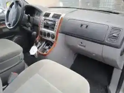 Veículo de Sucata kia carnival ii j3 do ano 2001 alimentado 