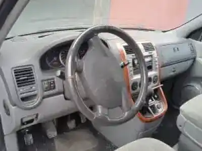 Veículo de Sucata kia carnival ii j3 do ano 2001 alimentado 