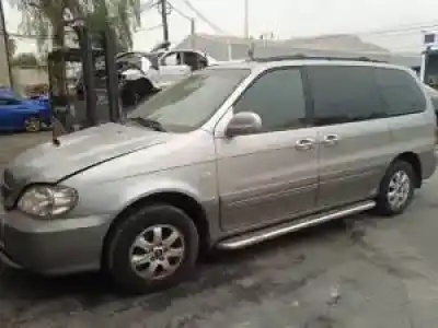 Veículo de Sucata kia carnival ii j3 do ano 2001 alimentado 