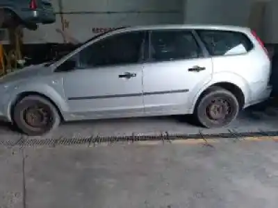 Veicolo di demolizione ford focus sportbreak (cap) hwda dell'anno 2004 alimentato 