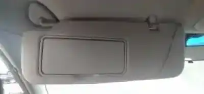 Véhicule à la ferraille kia carnival ii j3 de l'année 2001 alimenté 