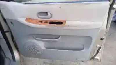 Véhicule à la ferraille kia carnival ii j3 de l'année 2001 alimenté 