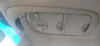 Véhicule à la ferraille kia carnival ii j3 de l'année 2001 alimenté 