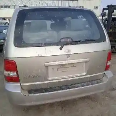 Véhicule à la ferraille kia carnival ii j3 de l'année 2001 alimenté 