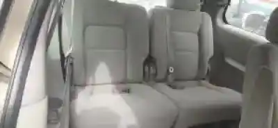 Véhicule à la ferraille kia carnival ii j3 de l'année 2001 alimenté 