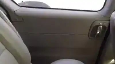 Sloopvoertuig kia carnival d/j3 van het jaar 2000 aangedreven 