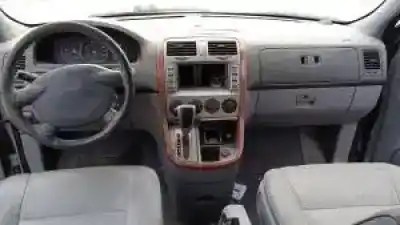 Sloopvoertuig kia carnival d/j3 van het jaar 2000 aangedreven 