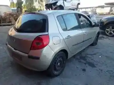 Veicolo di demolizione renault clio iii k9k768 dell'anno 2006 alimentato 