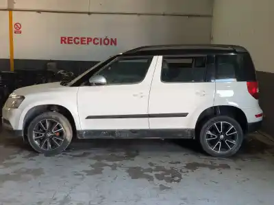 Vehículo de desguace SKODA YETI Active del año 2015 con motor CUU