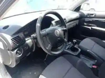 Véhicule à la ferraille volkswagen passat berlina (3b2) ahl de l'année 1996 alimenté 