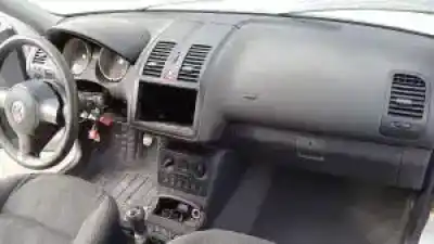 Veículo de Sucata volkswagen polo berlina (6n2) akk do ano 1999 alimentado 