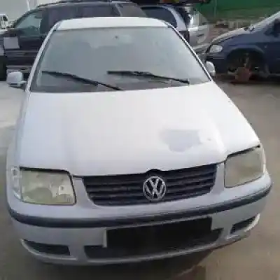 Veículo de Sucata volkswagen polo berlina (6n2) akk do ano 1999 alimentado 