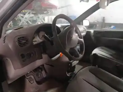Veicolo di demolizione chrysler voyager (rg) enc dell'anno 2001 alimentato 
