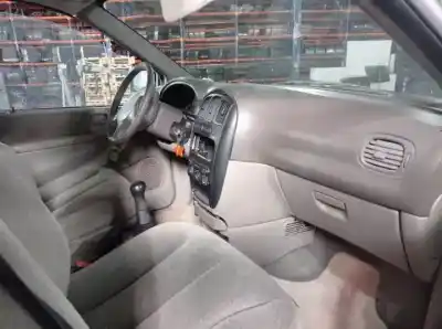 Veicolo di demolizione chrysler voyager (rg) enc dell'anno 2001 alimentato 