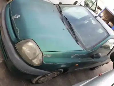 Здавання транспортного засобу renault clio ii fase i (b/cbo) d7f720 року 1998 потужний 