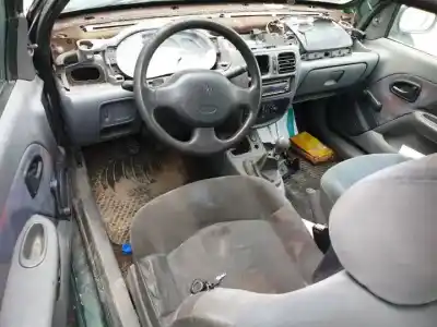 Здавання транспортного засобу renault clio ii fase i (b/cbo) d7f720 року 1998 потужний 