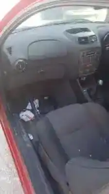 Veicolo di demolizione alfa romeo 147 (190) ar32104 dell'anno 2000 alimentato 