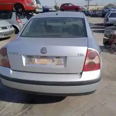 Veículo de Sucata volkswagen passat berlina (3b3) avb do ano 2003 alimentado 