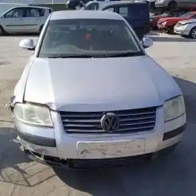 Veicolo di demolizione VOLKSWAGEN PASSAT BERLINA (3B3) AVB dell'anno 2003 alimentato 