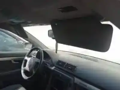 Veículo de Sucata audi a4 berlina (8e) ake do ano 2000 alimentado 