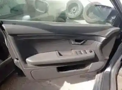 Veículo de Sucata audi a4 berlina (8e) ake do ano 2000 alimentado 